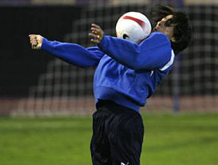 יוסי בניון באימון נבחרת (צילום: עודד קרני, מערכת מאקו 1)